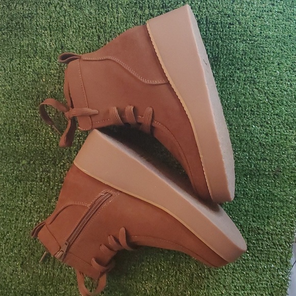 Like New Sonoma Good For Life Enigma Wedge Platform Heel, Zipper Sides,Lace Up - Picture 10 of 11